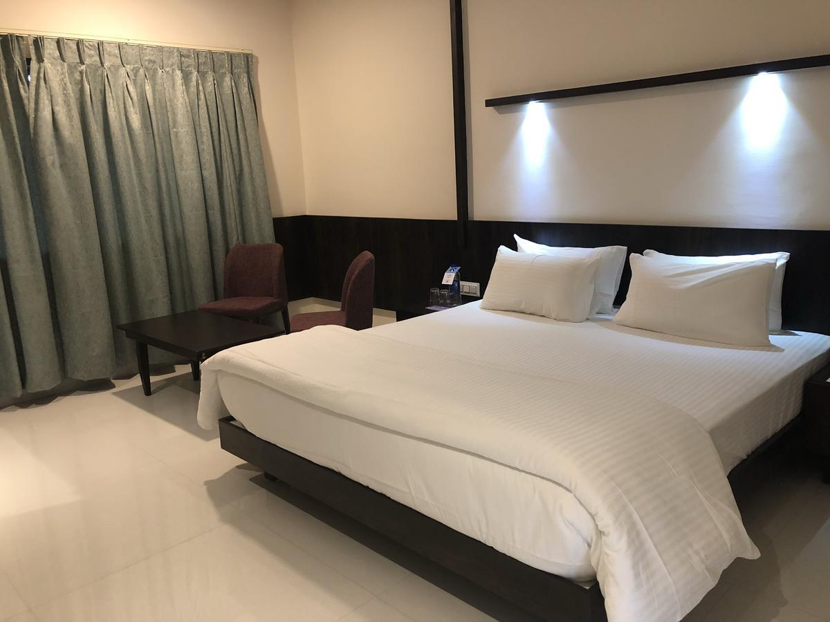 Kyriad Hotel Vijayapura By Othpl Биджапур Экстерьер фото