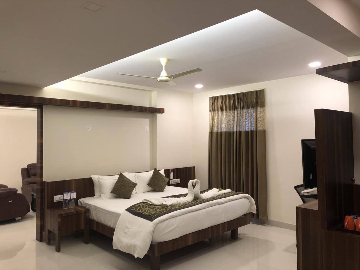 Kyriad Hotel Vijayapura By Othpl Биджапур Экстерьер фото